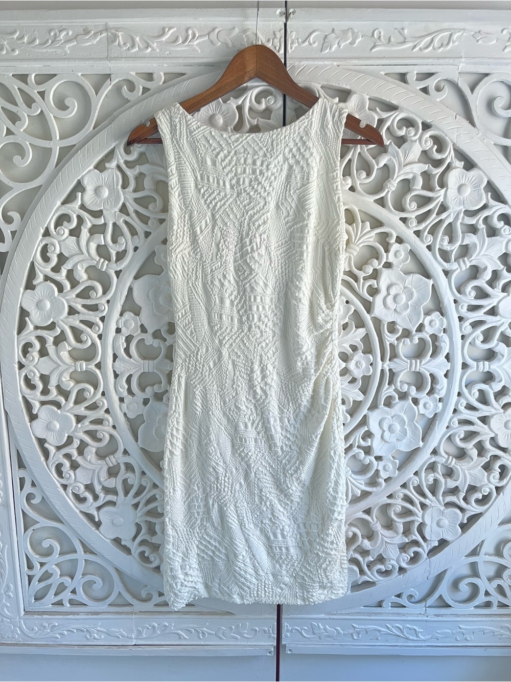 Joseph Ribkoff White Textured Sheath Dress Size 8 Sleeveless Cocktail Occasion